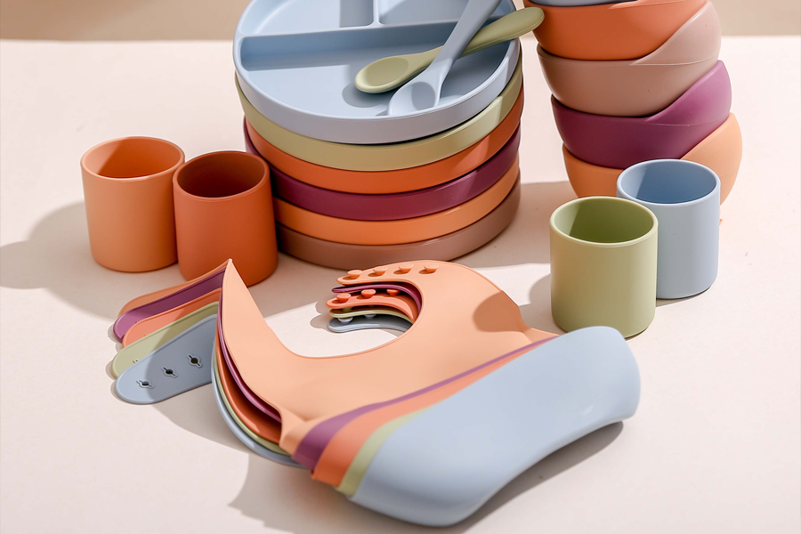 Baby bib and utensils set